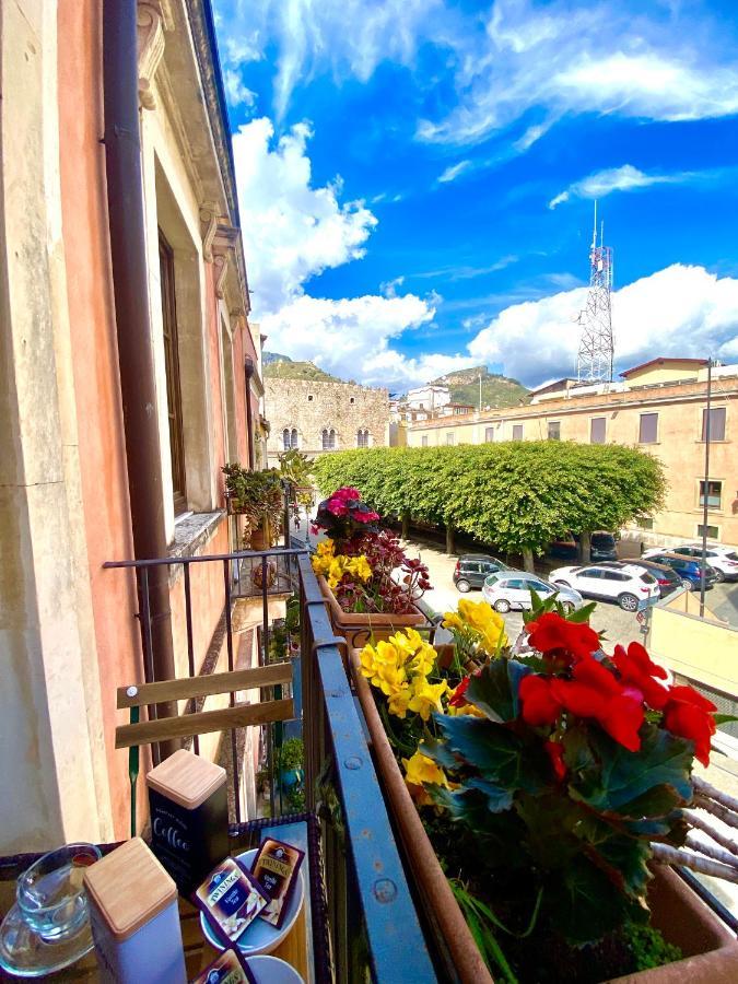 Caterina'S Charme Apartment Taormina Bagian luar foto