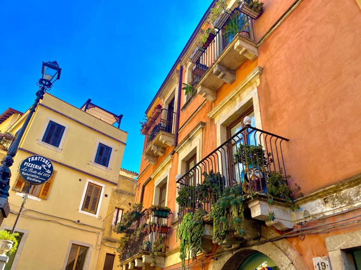 Caterina'S Charme Apartment Taormina Bagian luar foto